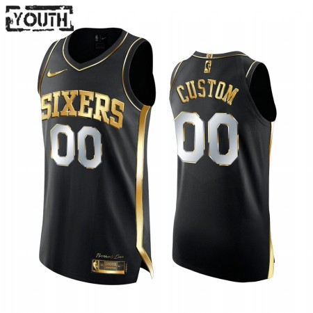 Dres Philadelphia 76ers Prilagođeni 2020-21 Crna Golden Edition Swingman - Dječji Dres Philadelphia 76ers Prilagođeni 2020-21 Crna Golden Edition Swingman - Dječji
